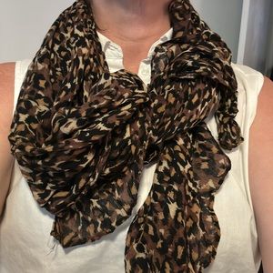 Awesome oversize leopard print scarf